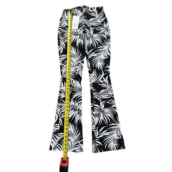 Zara Pull On Flared Leg Pants Women's Small Black White Floral Print Stretch NWT - Picture 2 of 4